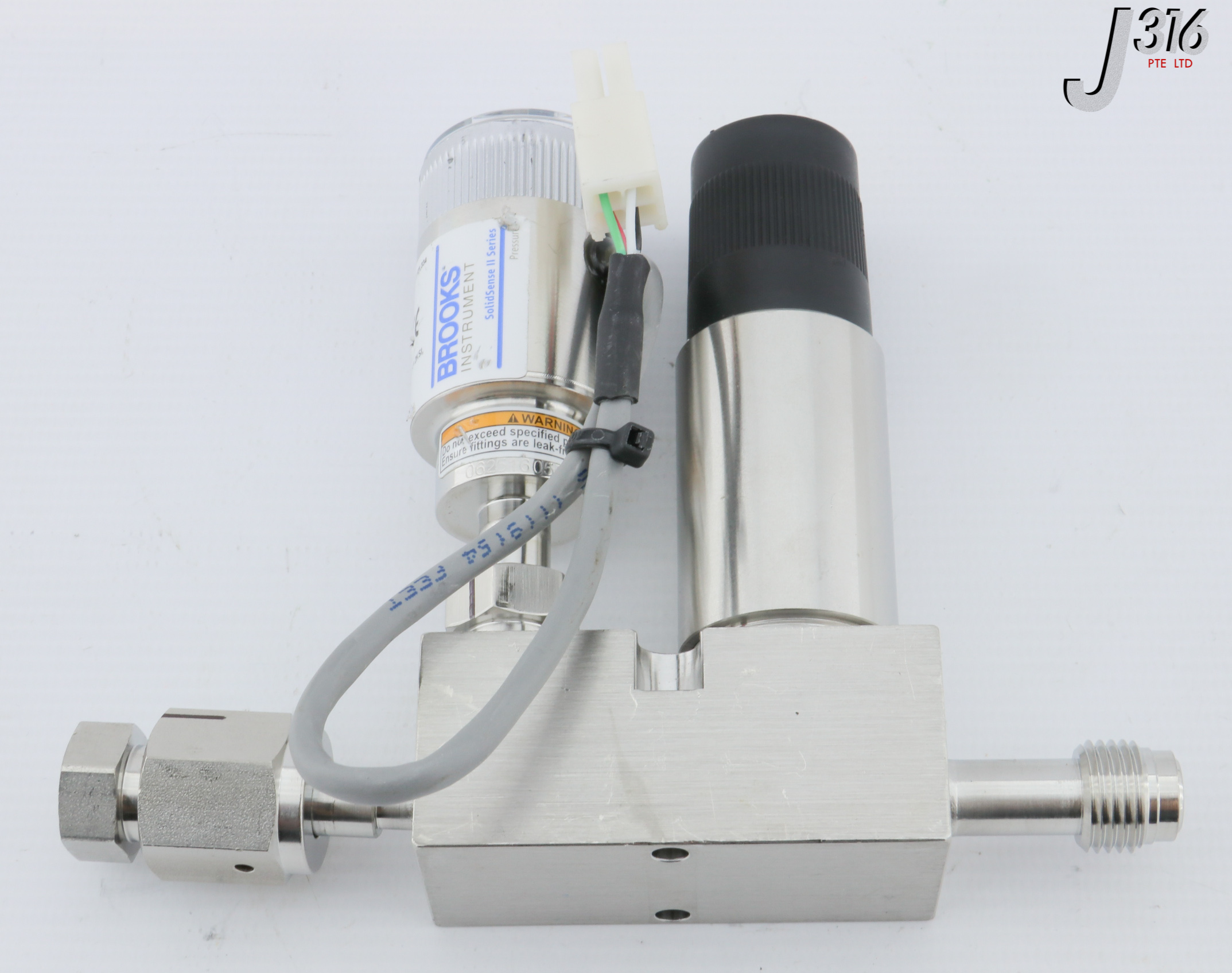 専用② 27232 TESCOM HIGH PURITY CONTROLS REGULATOR, 150PSI 12-1K21AAED